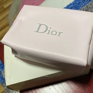 Dior pouch 💓